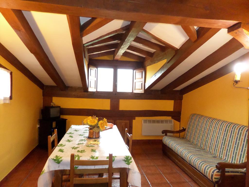 Las Rocas De Brez Camaleno Room photo