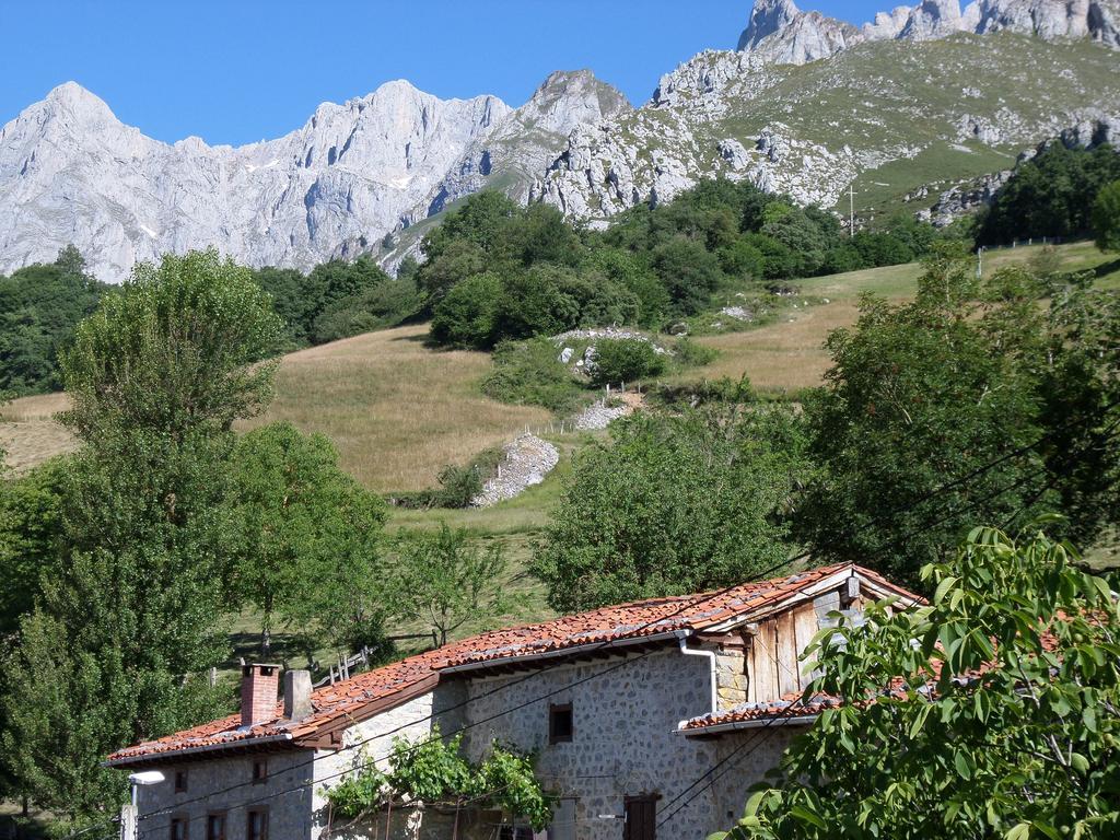 Las Rocas De Brez Camaleno Exterior photo